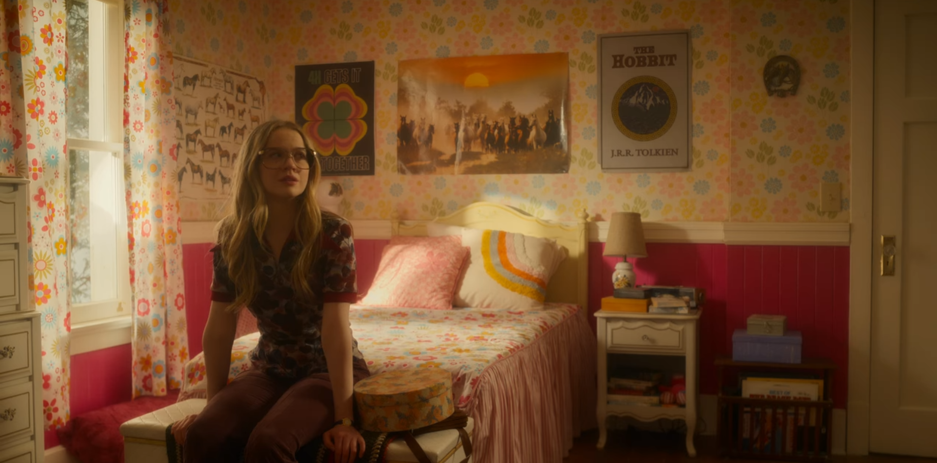 firefly_lane_s02_ep13.png 1266_64762cc034df2.png 1908X944 px